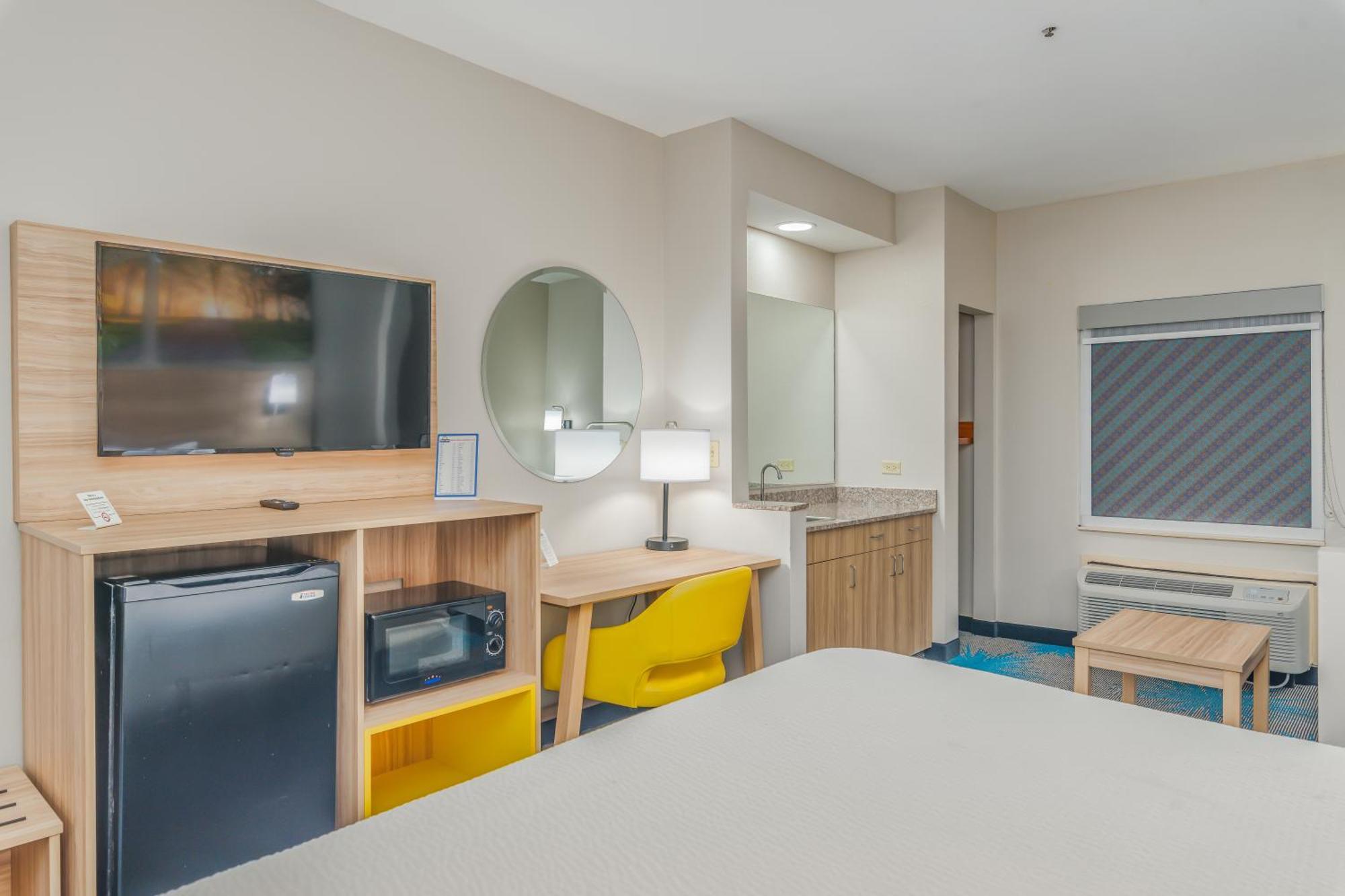 Days Inn & Suites By Wyndham Prattville-Montgomery Exteriör bild