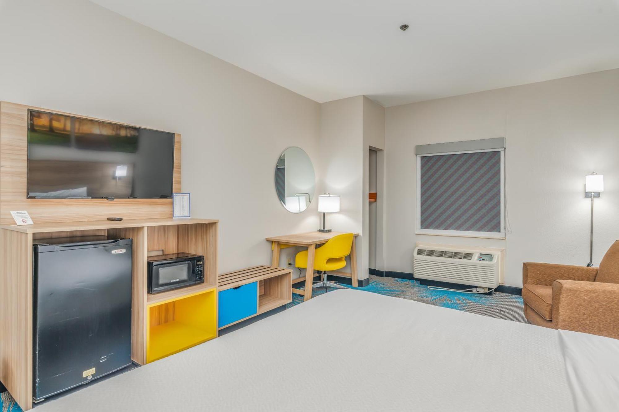 Days Inn & Suites By Wyndham Prattville-Montgomery Exteriör bild