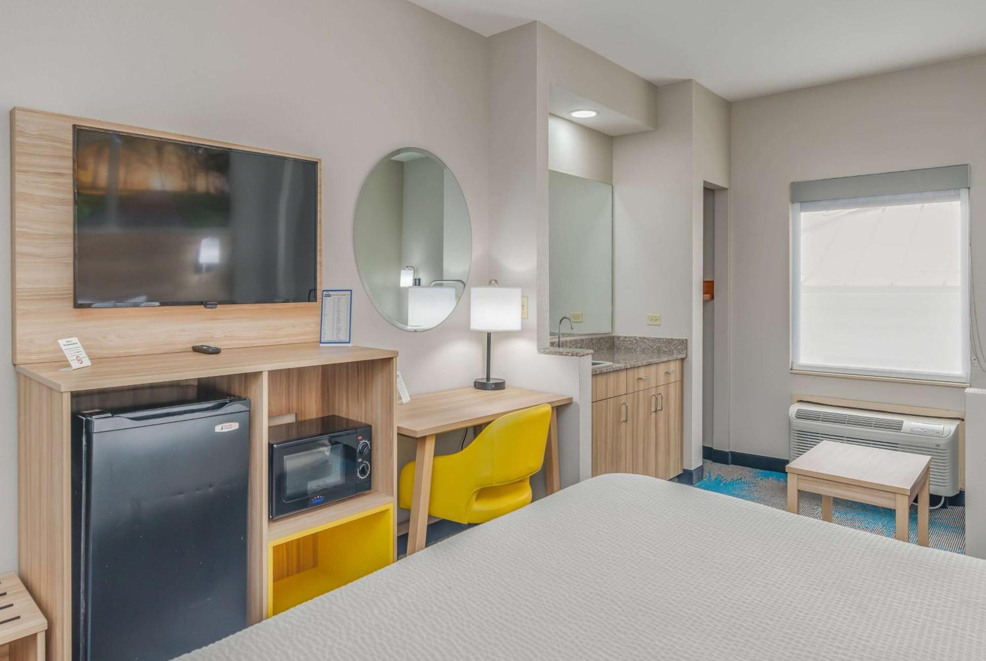 Days Inn & Suites By Wyndham Prattville-Montgomery Exteriör bild